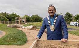 web01-Mayor-at-opening-Carrigmore-Playspace